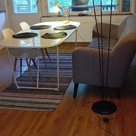 Four Bedroom House Near בית נופש